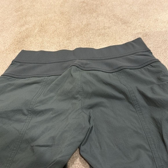 Athleta Olive Green windbreaker athletic capris in great condition! - Picture 5 of 7